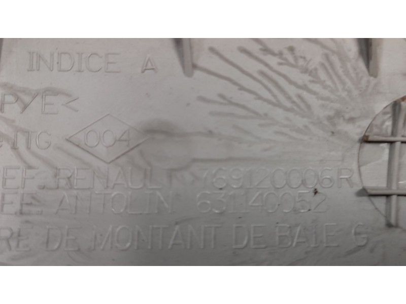 Recambio de molduras delanteras para renault megane iii coupe dynamique referencia OEM IAM 769120006R 631140052 