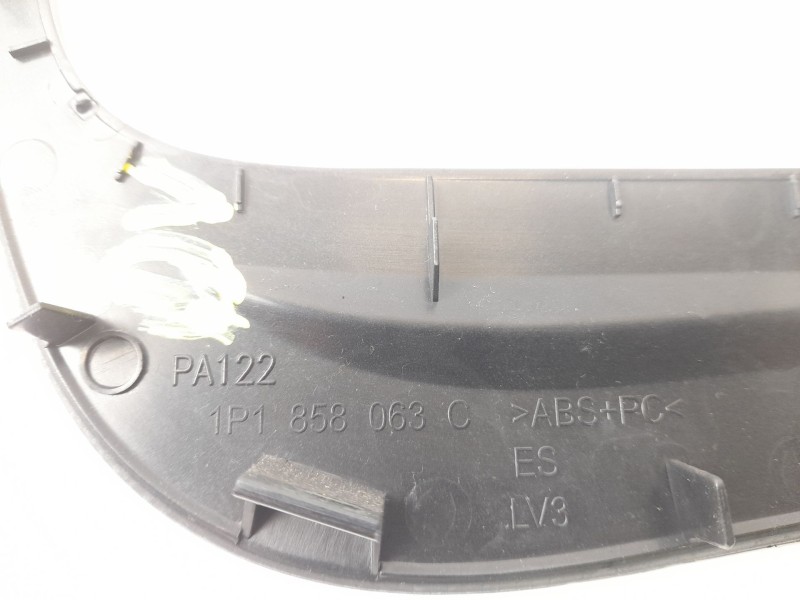 Recambio de moldura para seat leon (1p1) 1.9 tdi referencia OEM IAM 1P1858063C  