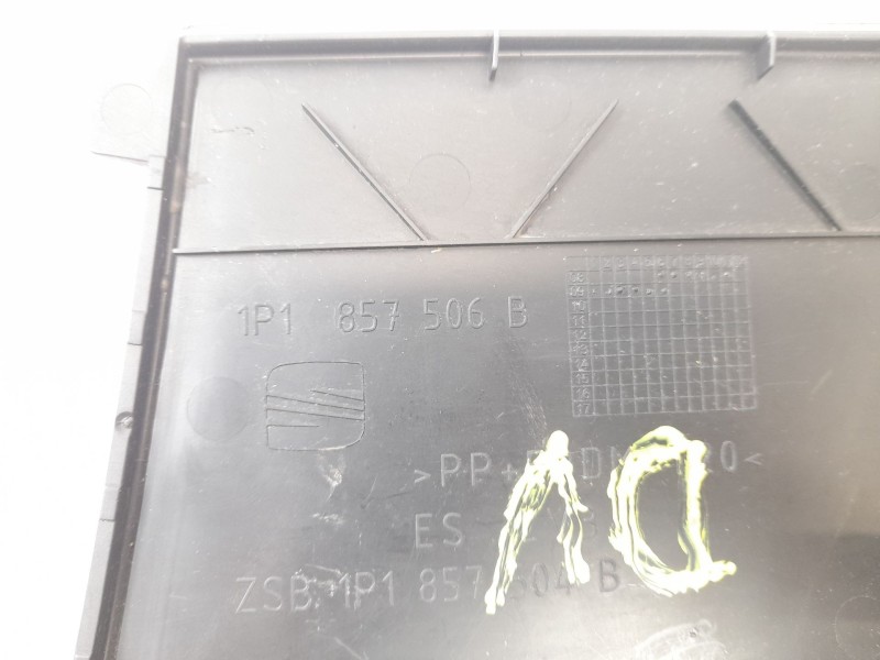 Recambio de moldura para seat leon (1p1) 1.9 tdi referencia OEM IAM 1P1857506B  