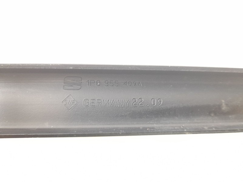 Recambio de brazo limpia delantero izquierdo para seat leon (1p1) 1.9 tdi referencia OEM IAM 1P0955409A  