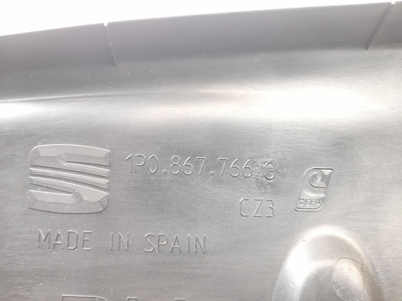 Recambio de moldura para seat leon (1p1) 1.9 tdi referencia OEM IAM 1P0867766G  