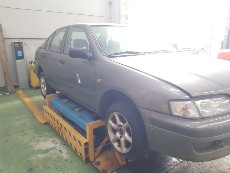 nissan primera berlina (p11) del año 1996