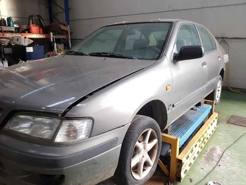 nissan primera berlina (p11) del año 1996