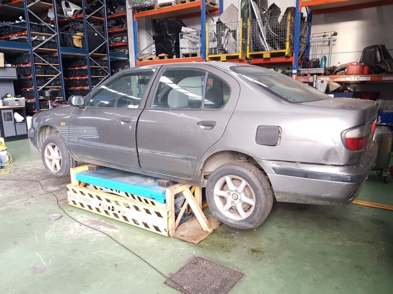 nissan primera berlina (p11) del año 1996