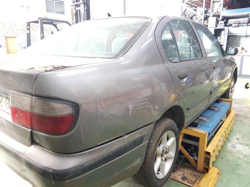 nissan primera berlina (p11) del año 1996