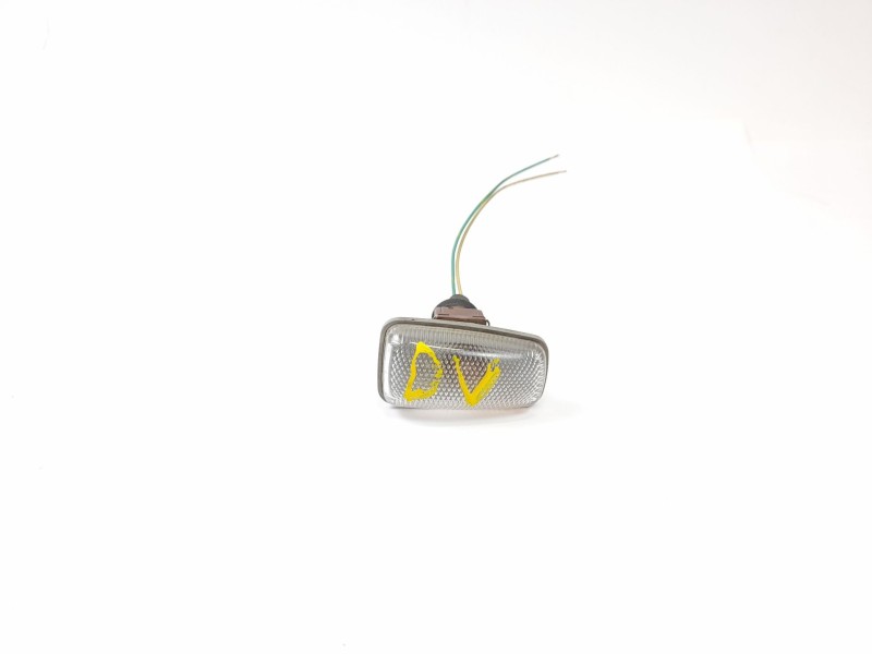Recambio de piloto lateral izquierdo para citroen xantia berlina 2.0 hdi sx referencia OEM IAM 33073312  
