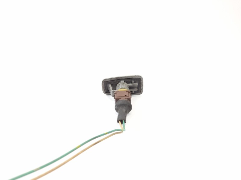 Recambio de piloto lateral izquierdo para citroen xantia berlina 2.0 hdi sx referencia OEM IAM 33073312  