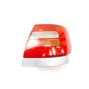 PILOTO TRASERO DERECHO 8D0945096D 