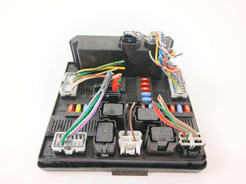 CAJA RELES / FUSIBLES 284B7JY00A 