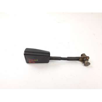 ENGANCHE CINTURON SEGURIDAD DELANTERO IZQUIERDO 