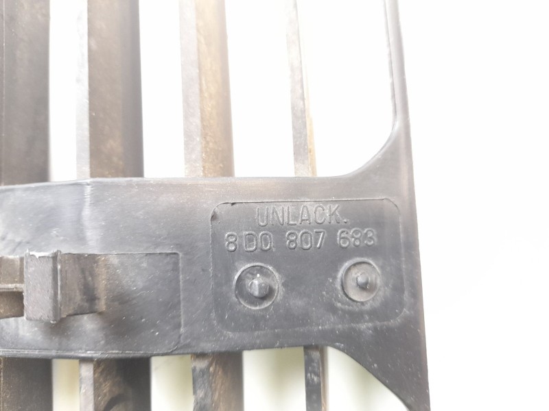 Recambio de rejilla paragolpes delantera para audi a4 b5 (8d2) 1.9 tdi referencia OEM IAM 8D0807683  
