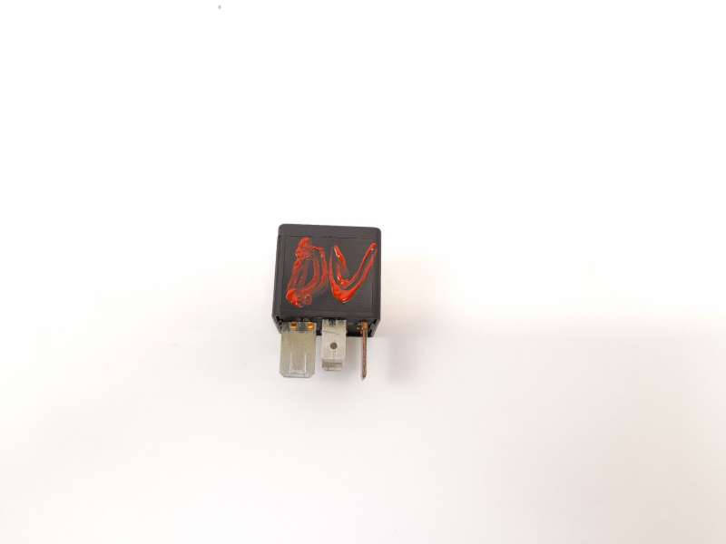 RELE 7M0951253A V23136J6X45 95VW10K705CA