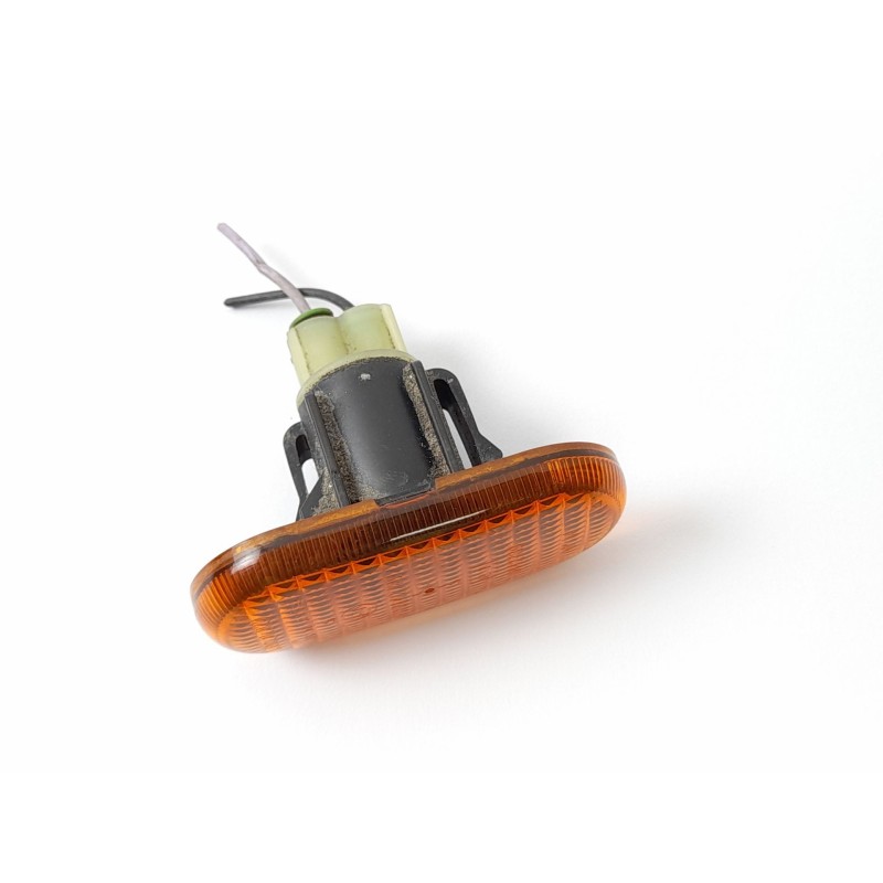 Recambio de piloto lateral derecho para renault clio ii fase i (b/cbo) 1.2 referencia OEM IAM 7700822136  
