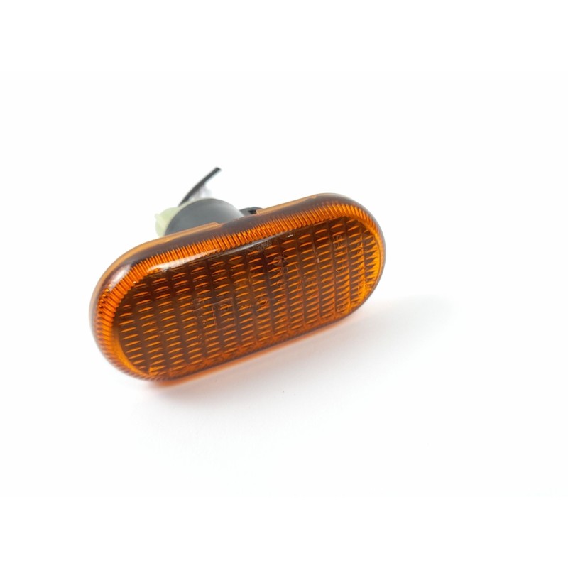 Recambio de piloto lateral derecho para renault clio ii fase i (b/cbo) 1.2 referencia OEM IAM 7700822136  