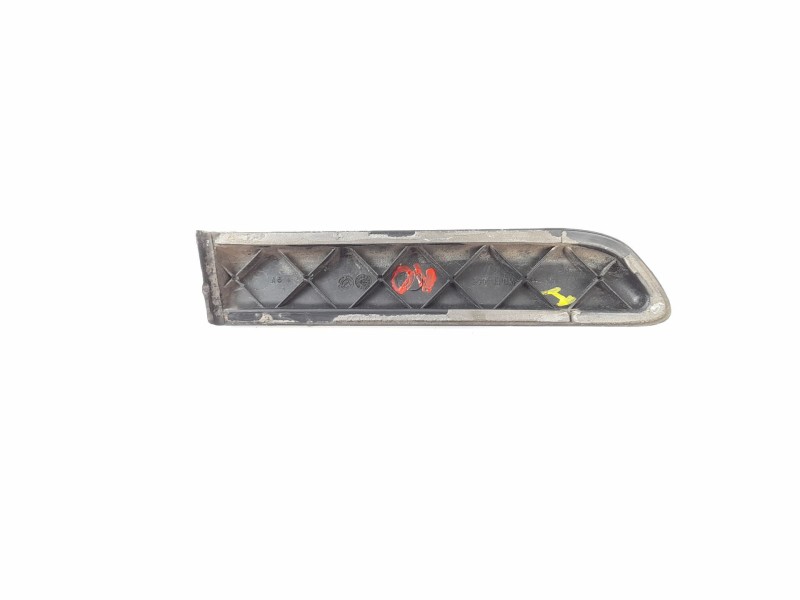 Recambio de moldura para fiat punto berlina (188) 1.2 16v referencia OEM IAM A642  