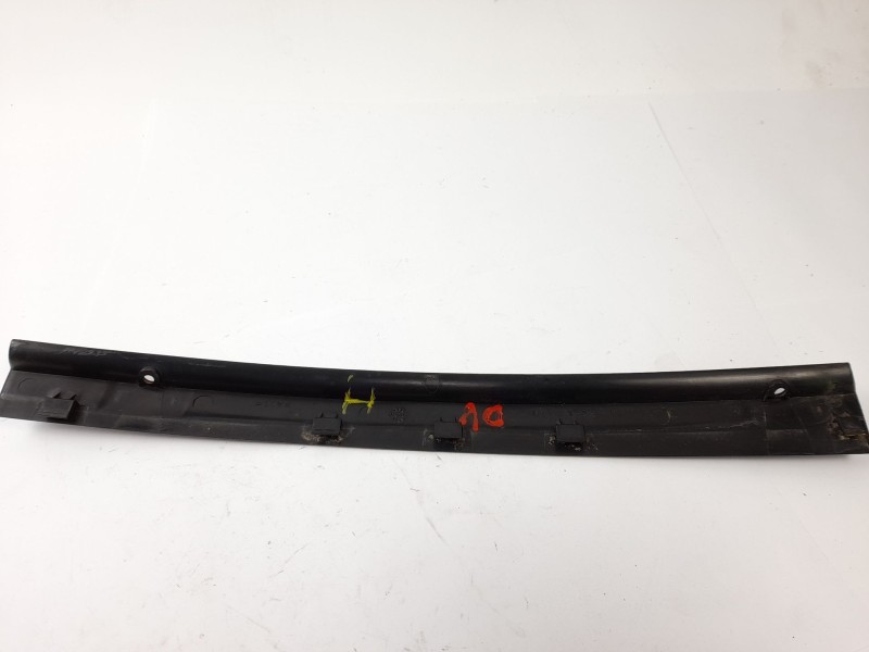 Recambio de moldura para fiat punto berlina (188) 1.2 16v referencia OEM IAM 735278598  