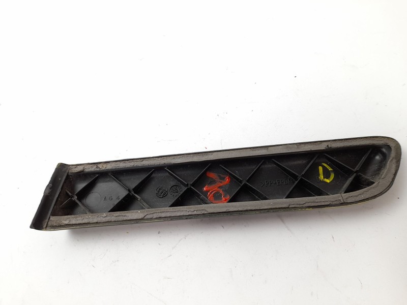 Recambio de moldura para fiat punto berlina (188) 1.2 16v referencia OEM IAM A642  