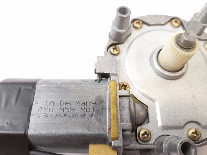 Recambio de motor elevalunas trasero izquierdo para audi a6 berlina (c4) 2.3 referencia OEM IAM 0531826101  