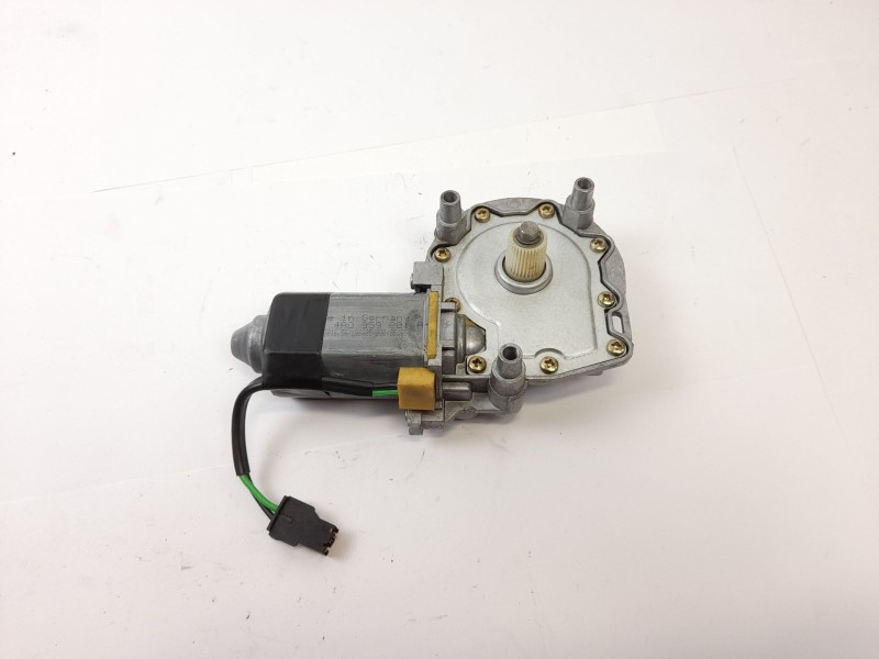 Recambio de motor elevalunas trasero izquierdo para audi a6 berlina (c4) 2.3 referencia OEM IAM 0531826101  