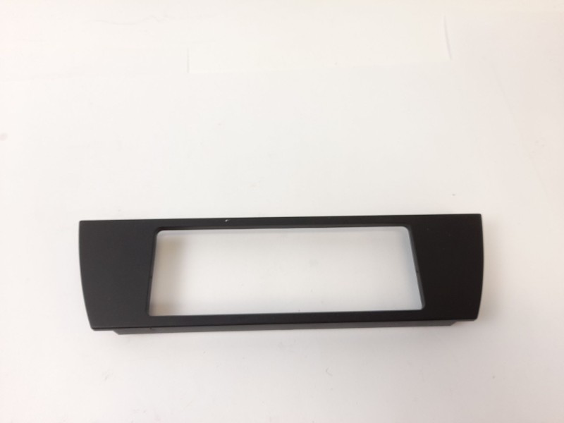 Recambio de moldura para audi a6 berlina (c4) 2.3 referencia OEM IAM 4A0820325B  