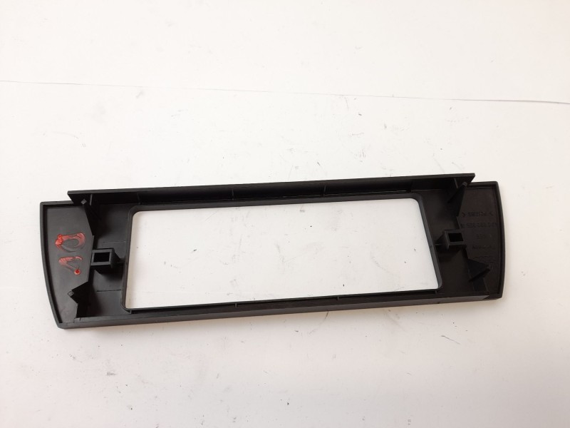 Recambio de moldura para audi a6 berlina (c4) 2.3 referencia OEM IAM 4A0820325B  