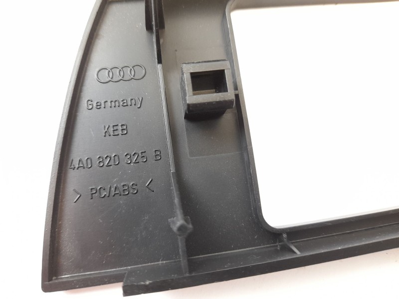Recambio de moldura para audi a6 berlina (c4) 2.3 referencia OEM IAM 4A0820325B  