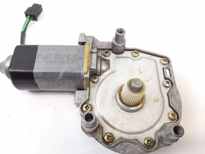Recambio de motor elevalunas trasero derecho para audi a6 berlina (c4) 2.3 referencia OEM IAM 0531826001  