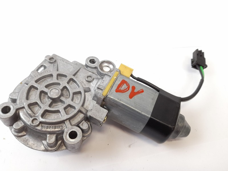 Recambio de motor elevalunas trasero derecho para audi a6 berlina (c4) 2.3 referencia OEM IAM 0531826001  