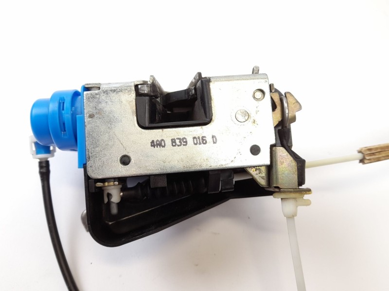 Recambio de cerradura puerta trasera derecha para audi a6 berlina (c4) 2.3 referencia OEM IAM 4A0839016D  