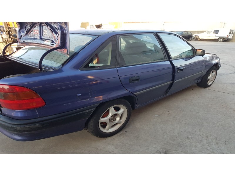 opel astra f classic sedán del año 1992