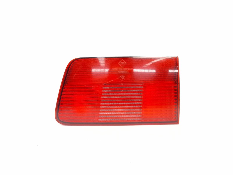 Recambio de piloto trasero derecho interior para bmw serie 5 berlina (e39) 530d referencia OEM IAM 8361674  