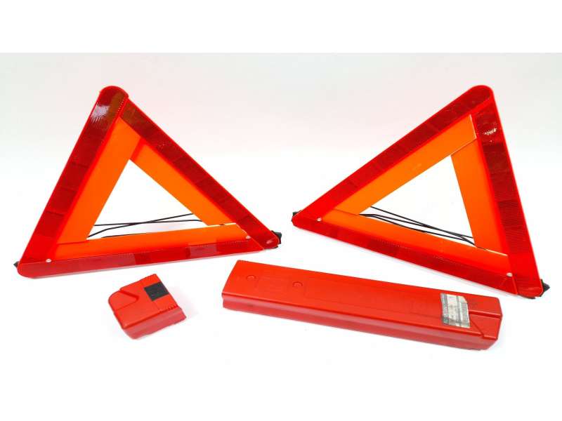 TRIANGULO EMERGENCIAS E827R030512 