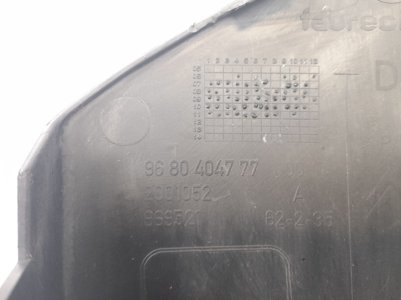 Recambio de moldura para citroen c4 picasso 1.6 16v referencia OEM IAM 9680404777  