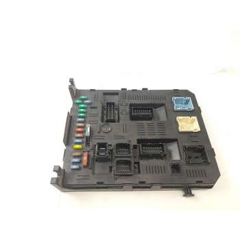 CAJA RELES / FUSIBLES 
