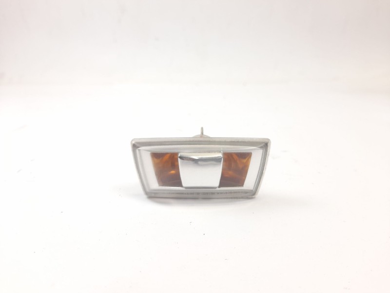 Recambio de piloto lateral derecho para chevrolet orlando (j309) 2.0 d referencia OEM IAM T090025  