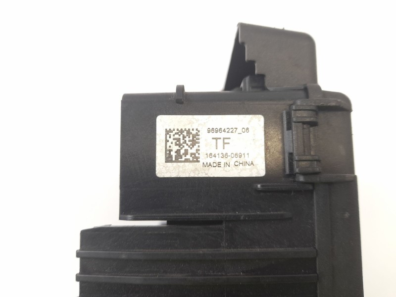 Recambio de caja reles / fusibles para chevrolet orlando (j309) 2.0 d referencia OEM IAM 9696422706  
