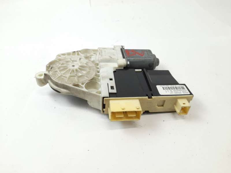 MOTOR ELEVALUNAS DELANTERO DERECHO 