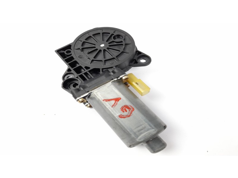 Recambio de motor elevalunas delantero derecho para ford fiesta (cbk) 1.4 tdci cat referencia OEM IAM 0130821939  