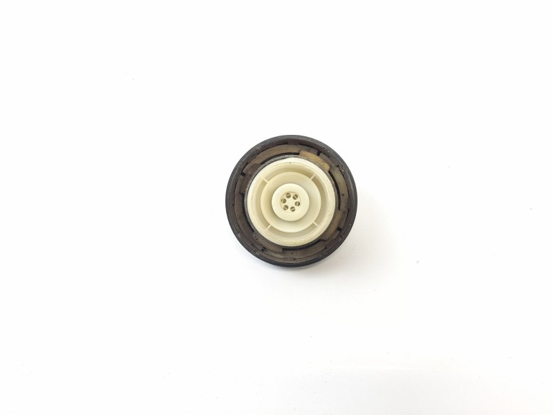 Recambio de tapon combustible para mitsubishi l 200 (k6/7) 2.5 td (k64t) referencia OEM IAM   