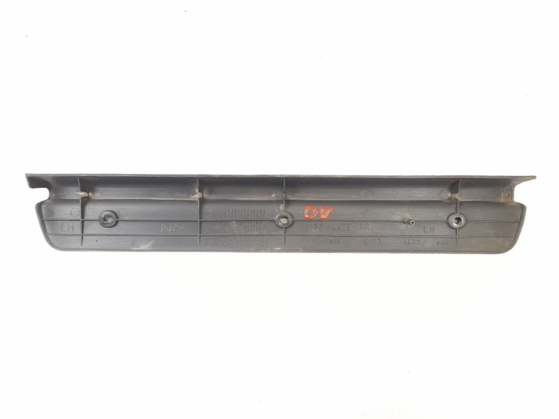 Recambio de moldura para mitsubishi l 200 (k6/7) 2.5 td (k64t) referencia OEM IAM MR117823  