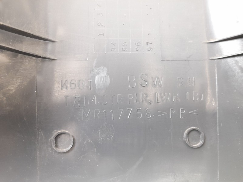 Recambio de moldura para mitsubishi l 200 (k6/7) 2.5 td (k64t) referencia OEM IAM MR117758  