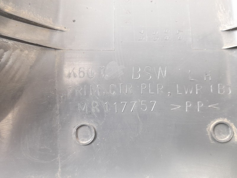 Recambio de moldura para mitsubishi l 200 (k6/7) 2.5 td (k64t) referencia OEM IAM MR117757  