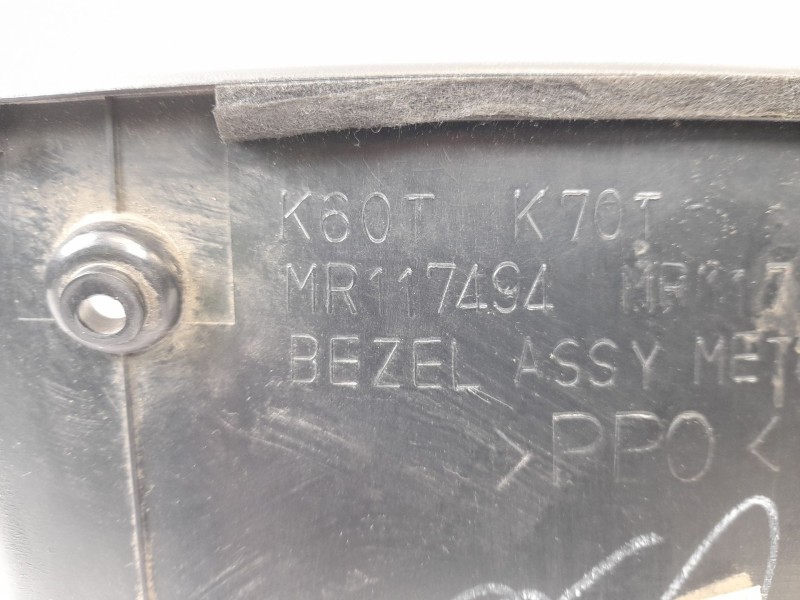 Recambio de moldura para mitsubishi l 200 (k6/7) 2.5 td (k64t) referencia OEM IAM MR117494 MR117508 