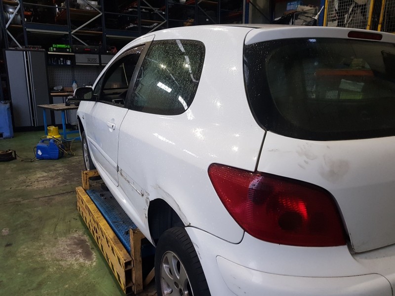 peugeot 307 3p xs. 2.0 hd del año 2000