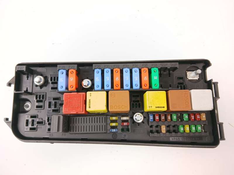 CAJA RELES / FUSIBLES 13190370 