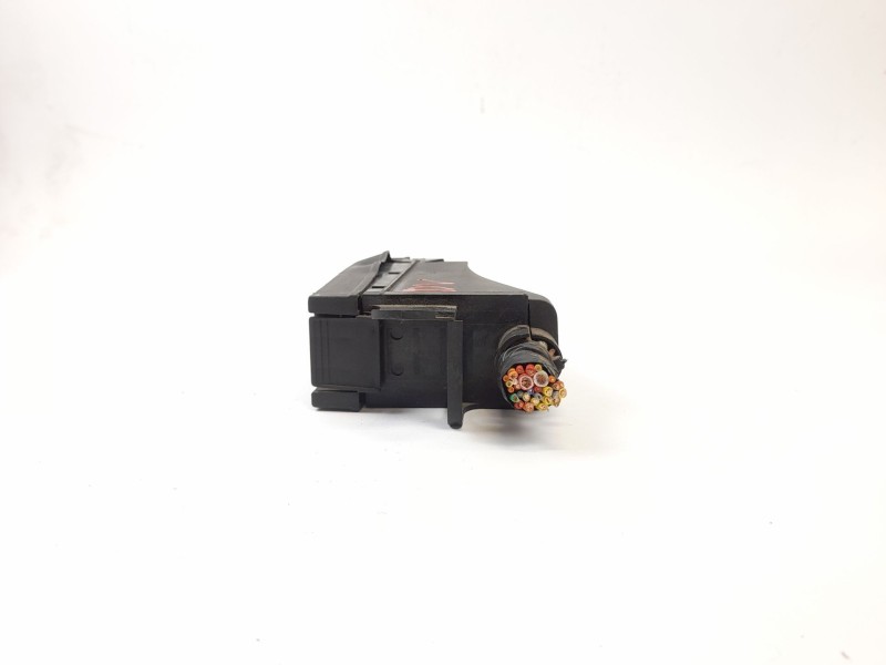Recambio de caja reles / fusibles para ligier ambra 49 referencia OEM IAM 7703397178  