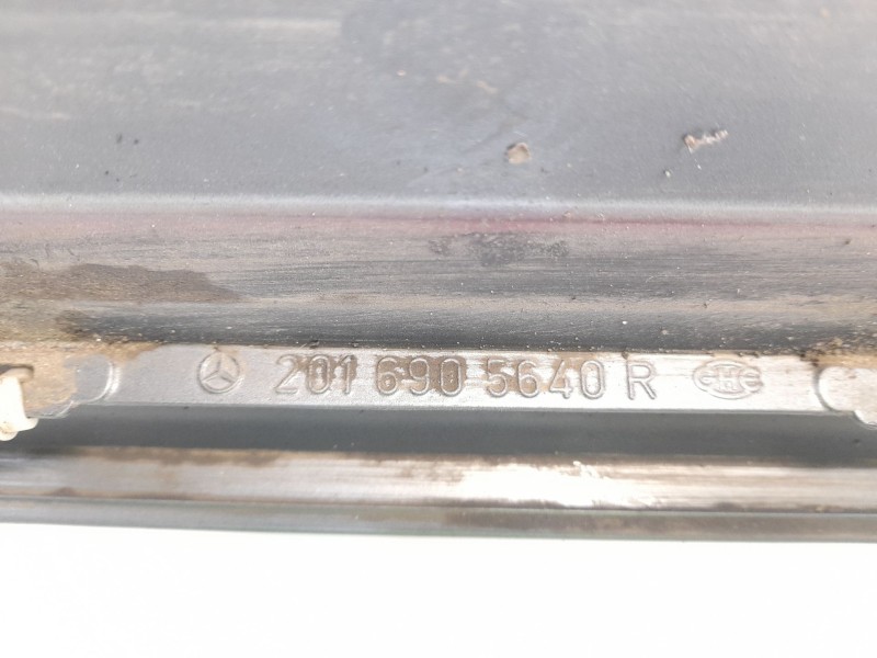 Recambio de moldura para mercedes 190 (w201) 2.3 referencia OEM IAM 2016905640R  