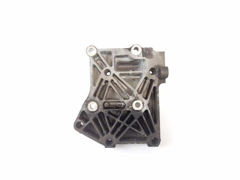 Recambio de soporte alternador para nissan almera ii hatchback (n16) 1.8 referencia OEM IAM   