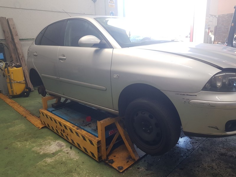 seat ibiza (6l1) del año 2003