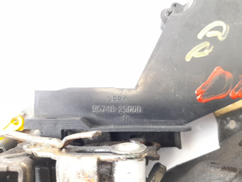 Recambio de cerradura puerta delantera derecha para hyundai accent sedán (lc) 1.5 crdi referencia OEM IAM 9574825000  